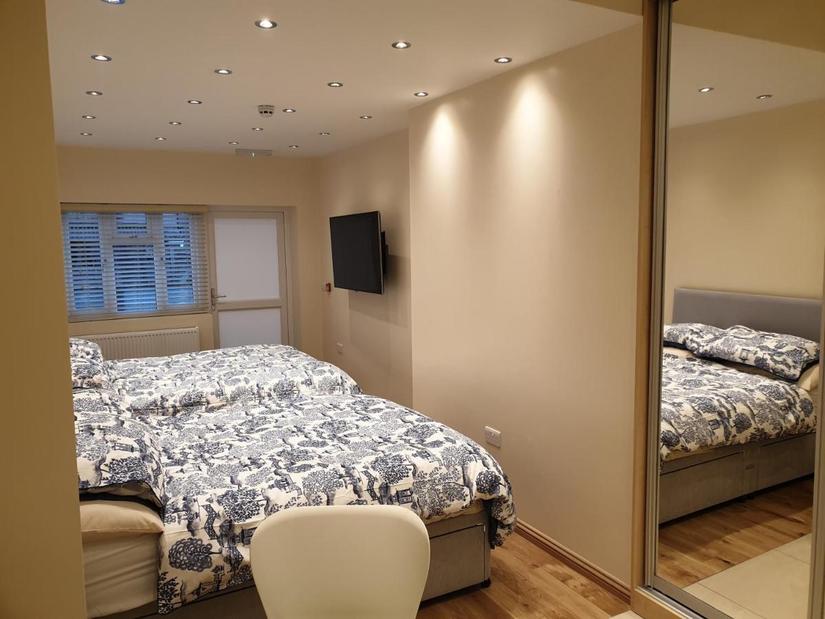London Luxury Apartments 4 Min Walk From Ilford Station, With Free Parking Free Wifi Dış mekan fotoğraf