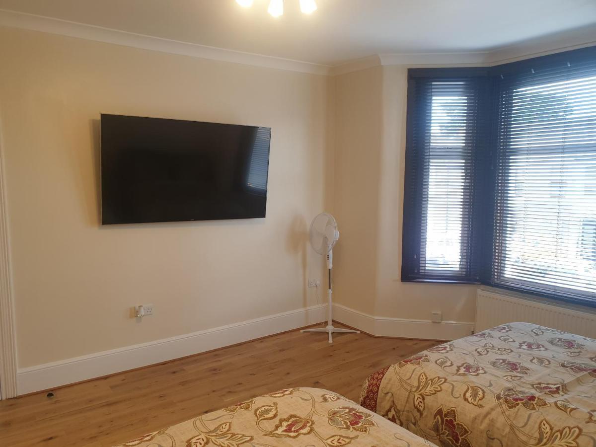 London Luxury Apartments 4 Min Walk From Ilford Station, With Free Parking Free Wifi Dış mekan fotoğraf