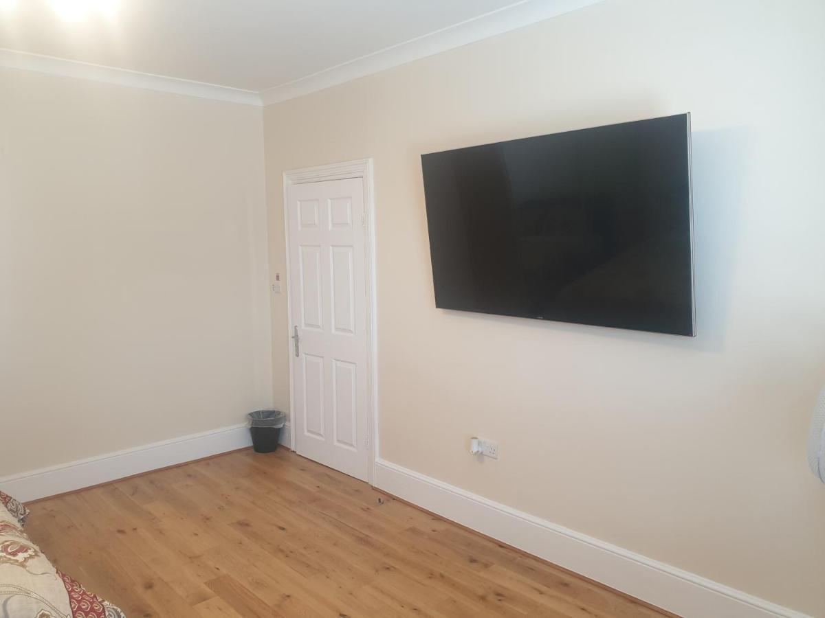 London Luxury Apartments 4 Min Walk From Ilford Station, With Free Parking Free Wifi Dış mekan fotoğraf