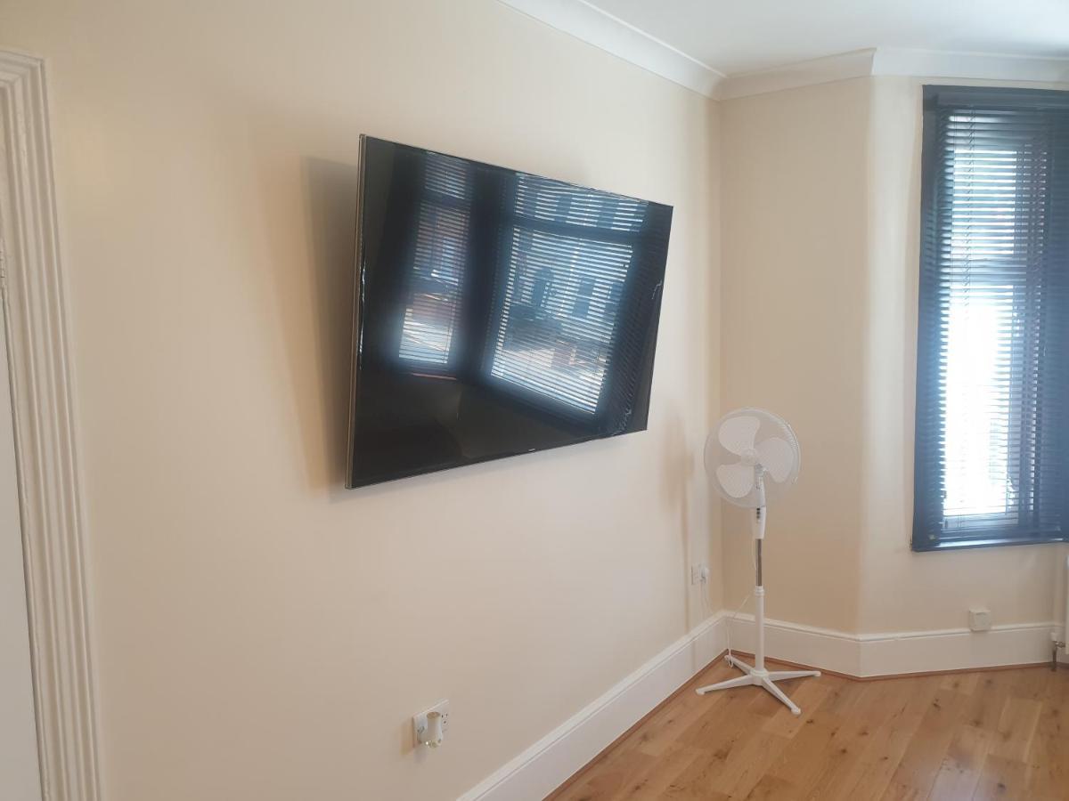 London Luxury Apartments 4 Min Walk From Ilford Station, With Free Parking Free Wifi Dış mekan fotoğraf